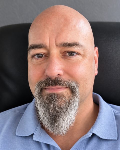 Levi Mok, uitvaartverzorger